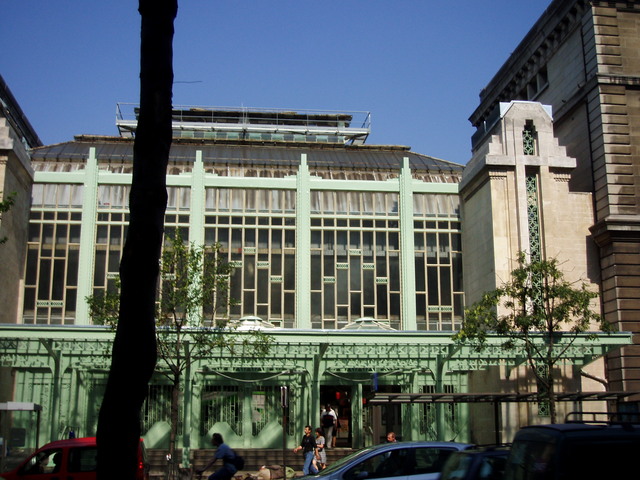 Façade de la gare de l'est depuis la rue du faubourg Saint Martin