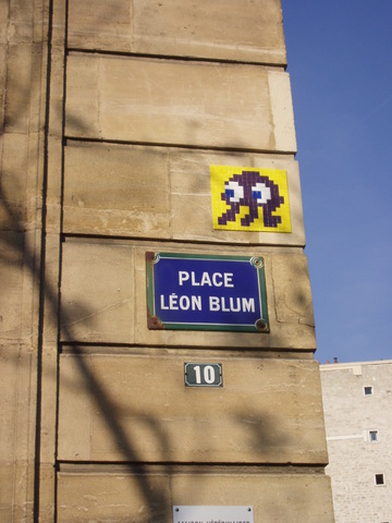 Invader de la place Léon Blum
