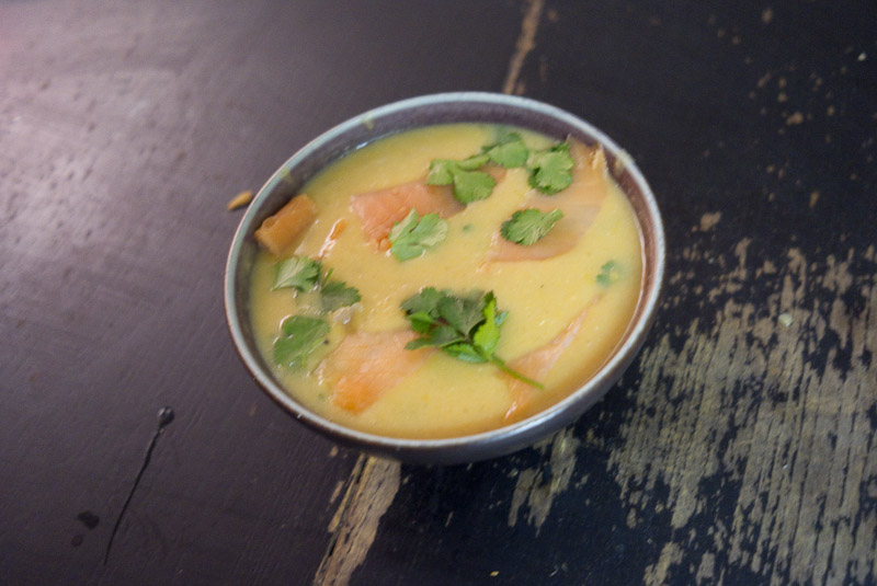 Velouté de lentilles corail au lait de coco 