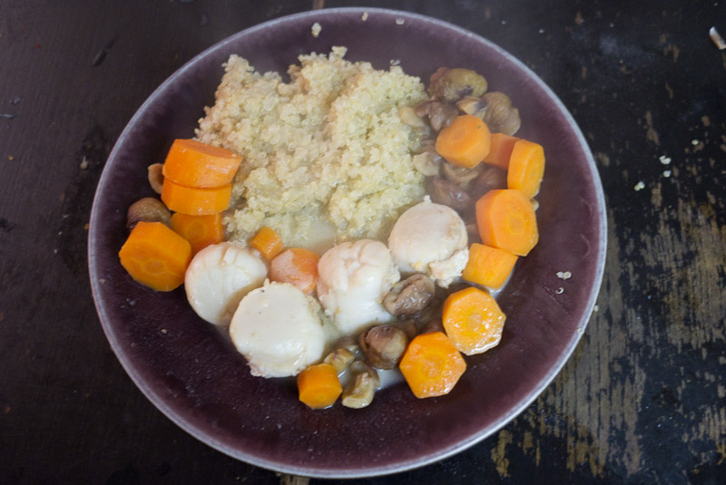 Nage de noix de Saint-jacques au lait de coco